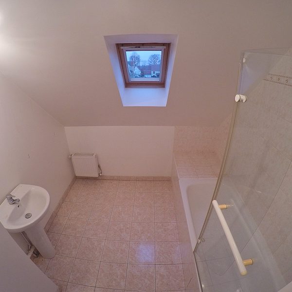 La salle de bain avant notre intervention. Surface de 5,5m2