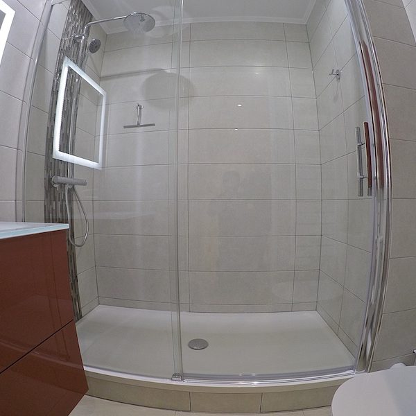 Porte de douche coulissante de 170cm.