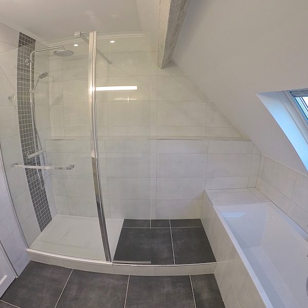 Espace de douche de 1,84m2