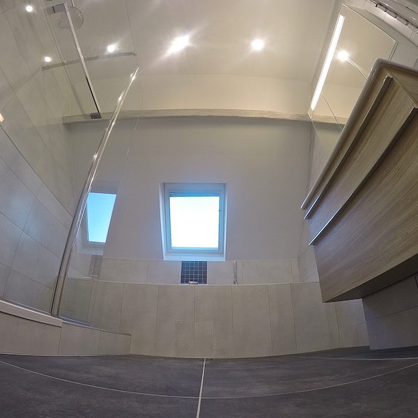 Salle de bain en sous pente de 8,32m2