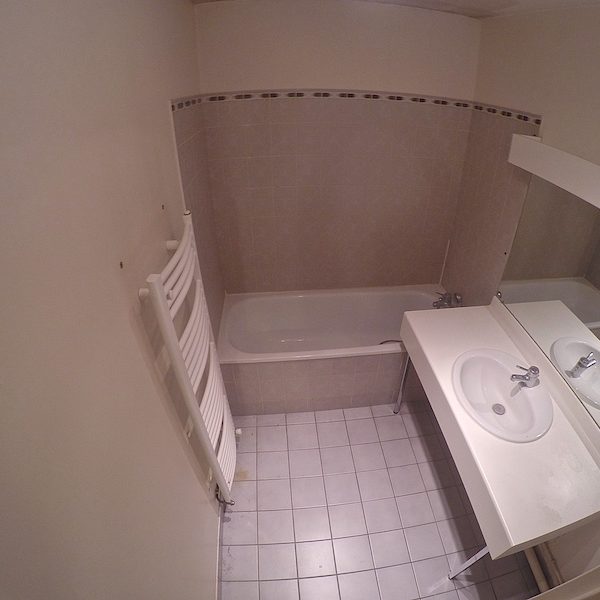 La salle de bain avant notre intervention !