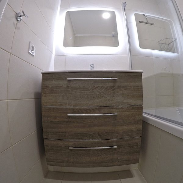 Miroir LED, anti-buée et allumage sensitif sur le verre (L70cm x H60cm)