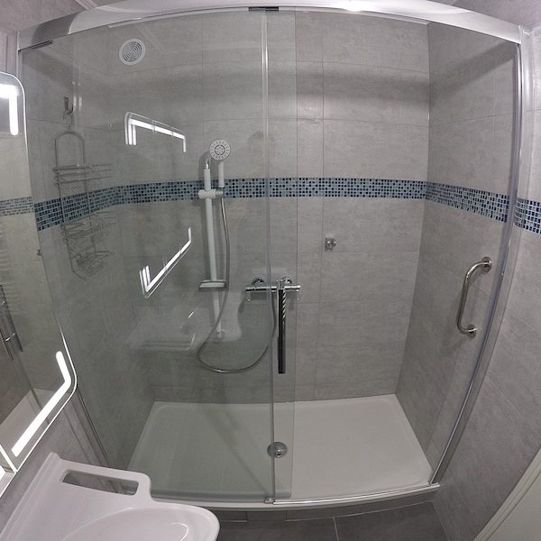 Porte de douche coulissante de 170cm de largeur !