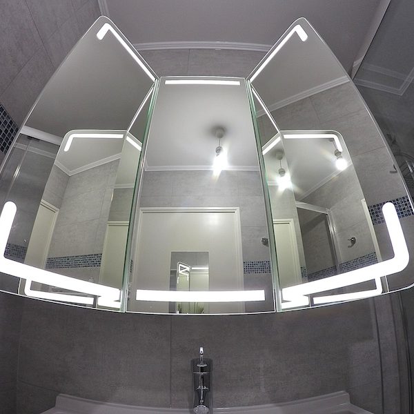 Armoire de toilette avec éclairage LED intégré !
