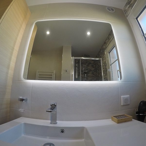 Miroir avec éclairage LED / anti-buée (90cm x 70cm)