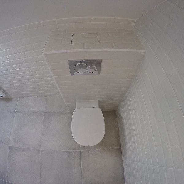 WC suspendu avec cuvette sans bride