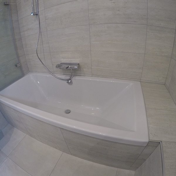 Mitigeur de baignoire de la marque GROHE, gamme GROHTHERM 2000