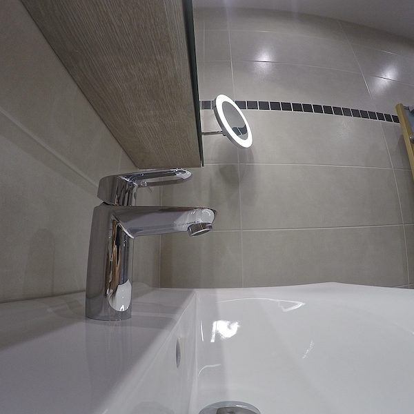 Mitigeur GROHE, gamme BAULOOP et miroir grossissant éclairant