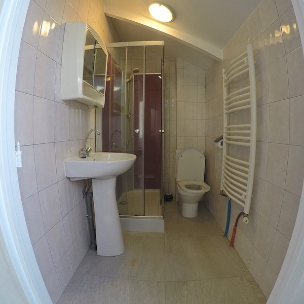 La salle de bain AVANT notre intervention.