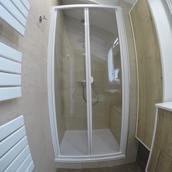 Porte de douche pliante, marque SANSWISS, gamme AUOK (90cm de largeur)