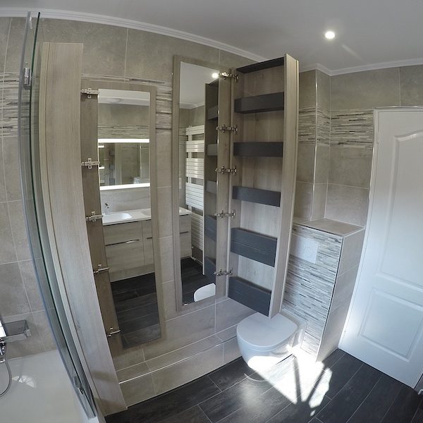 Colonnes de rangement de la marque BURGBAD, gamme STYLE 2