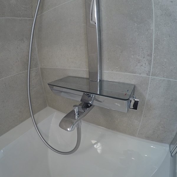 Colonne BAIN + DOUCHE, marque HANSGROHE, gamme E-SHOWERPIPE RAINDANCE Select 360