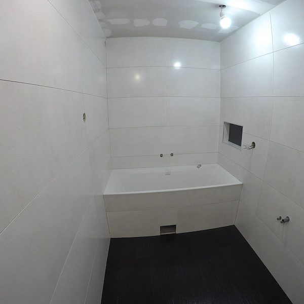 02 La salle de bain PEDANT notre intervention.