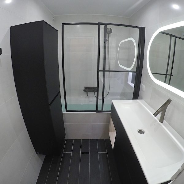 La salle de bain APRÈS notre intervention.