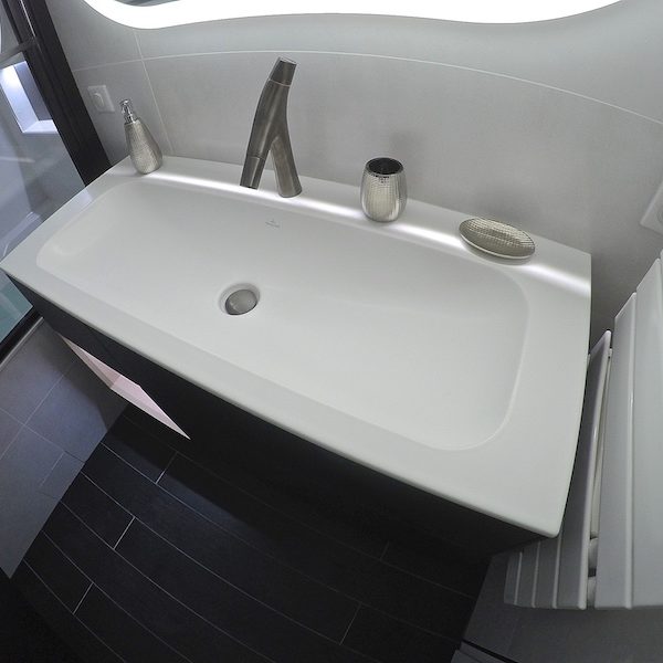 La salle de bain APRÈS notre intervention.