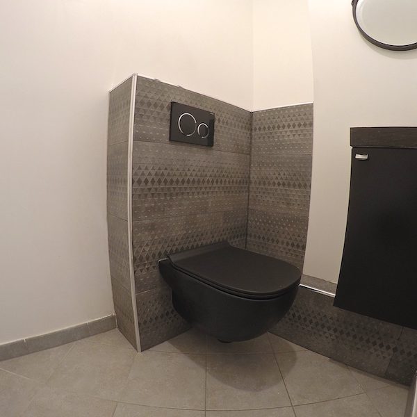 Le local WC APRÈS notre intervention !