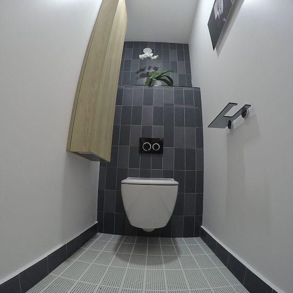 Le local WC APRÈS notre intervention.