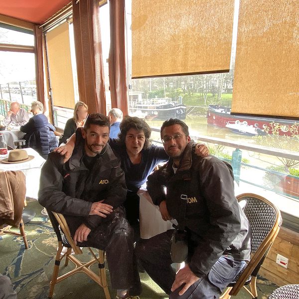 L’équipe ATOM au restaurant LE PETIT CHALET (Feat. Stella, notre Maître d’Hotel)