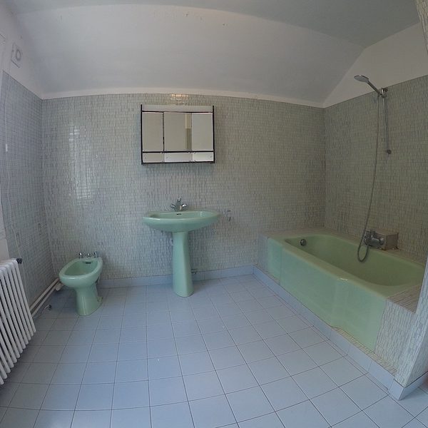 La salle de bain AVANT notre intervention