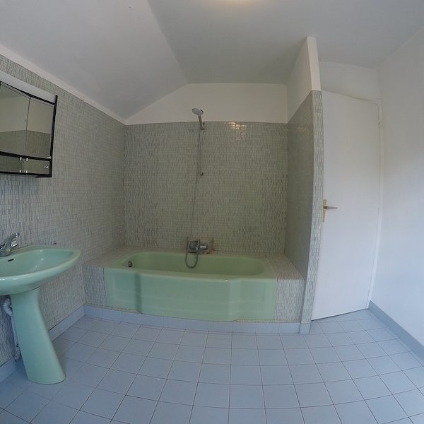 La salle de bain AVANT notre intervention