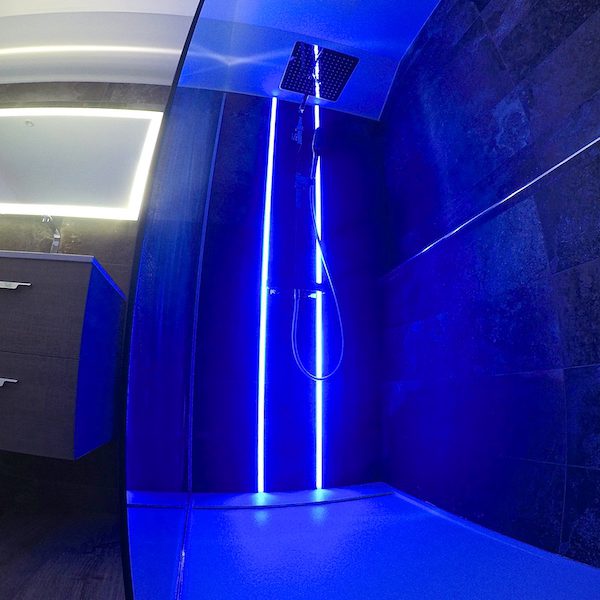 Éclairage LED dans la douche SCHLÜTER Systems