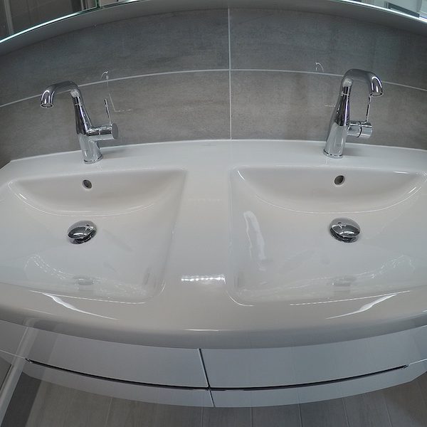 Double vasque en céramique 130cm.