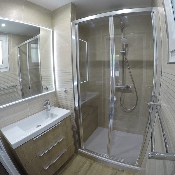 La salle de bain APRÈS notre intervention ;-)