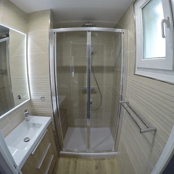 La salle de bain APRÈS notre intervention ;-)