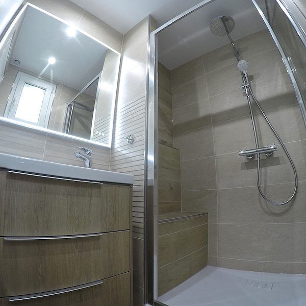 La salle de bain APRÈS notre intervention ;-)