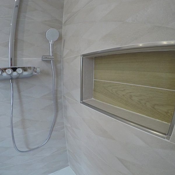 Niche SCHLÜTER Systems APRÈS la mise en carrelage