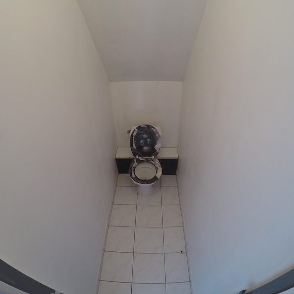 Le local WC AVANT notre intervention !
