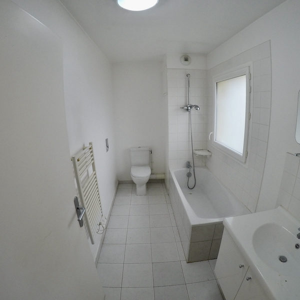 La salle de bain AVANT notre intervention !