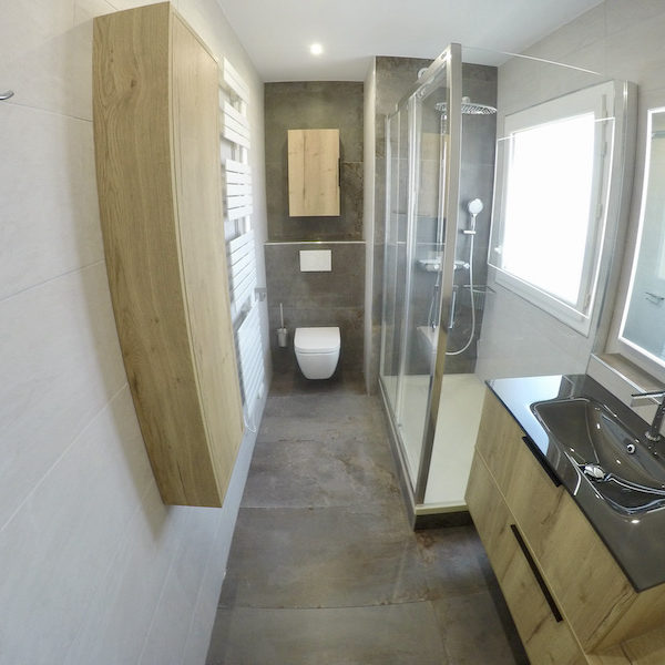 La salle de bain AVANT notre intervention !