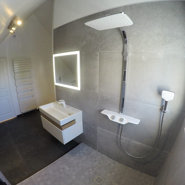 La salle de bain APRÈS notre intervention ! La salle de bain APRÈS notre intervention !