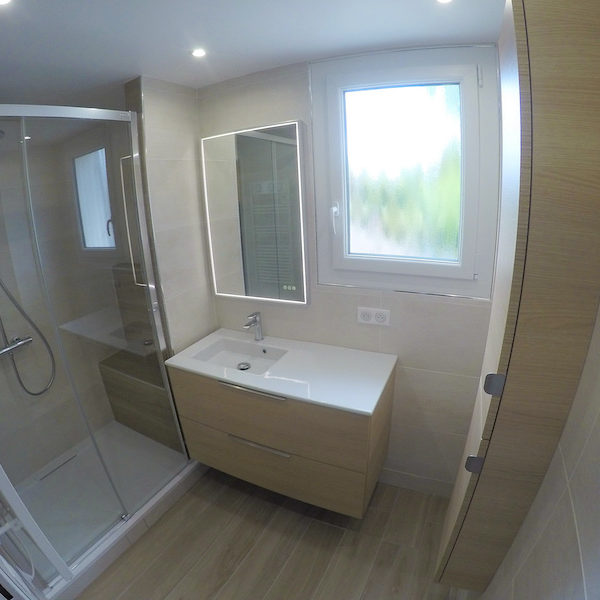 La salle de bain APRÈS notre intervention ! La salle de bain APRÈS notre intervention !