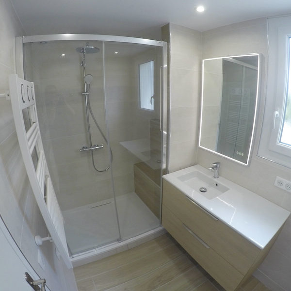 La salle de bain APRÈS notre intervention ! La salle de bain APRÈS notre intervention !