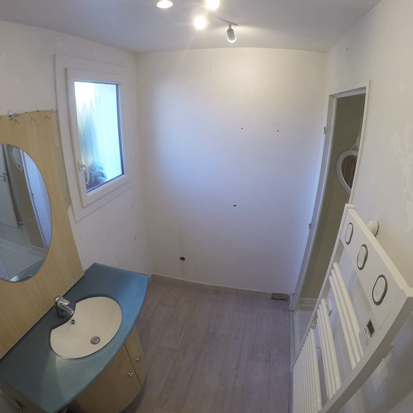 La salle de bain AVANT notre intervention ! La salle de bain AVANT notre intervention !