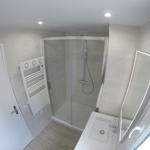 La salle de bain APRÈS notre intervention ! La salle de bain APRÈS notre intervention !