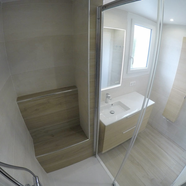 La salle de bain APRÈS notre intervention ! La salle de bain APRÈS notre intervention !