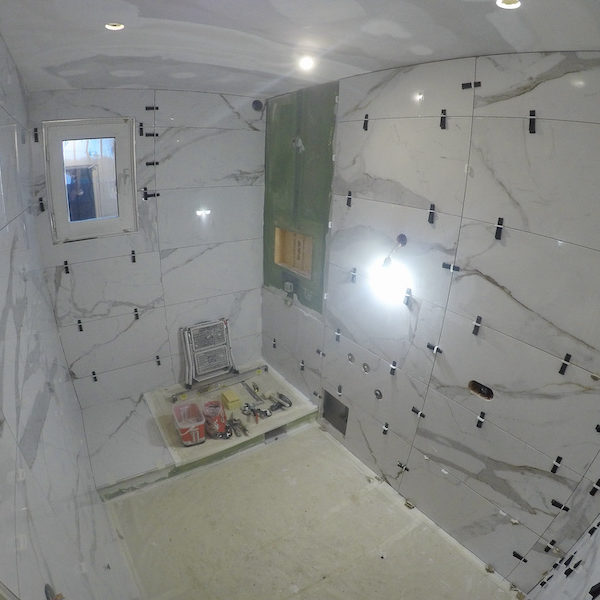 La salle de bain PENDANT notre intervention ! La salle de bain PENDANT notre intervention !