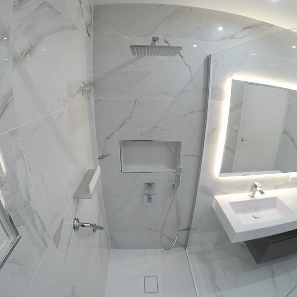 La salle de bain APRÈS notre intervention ! La salle de bain APRÈS notre intervention !