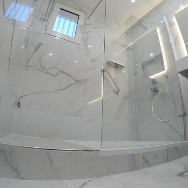 La salle de bain APRÈS notre intervention ! La salle de bain APRÈS notre intervention !