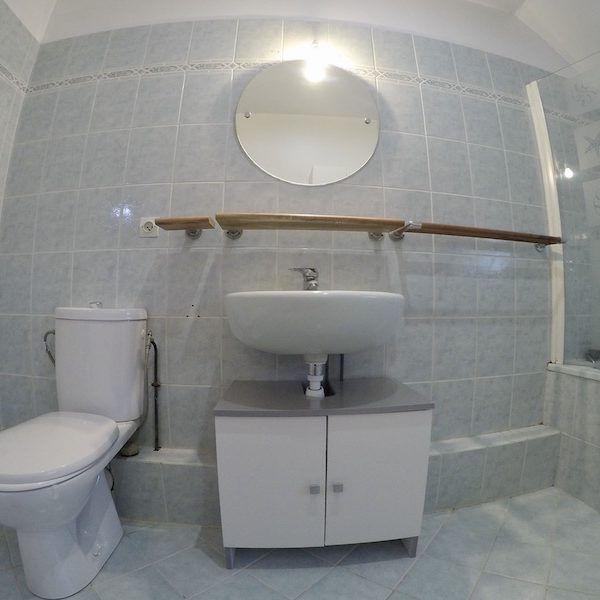 La salle de bain AVANT notre intervention !