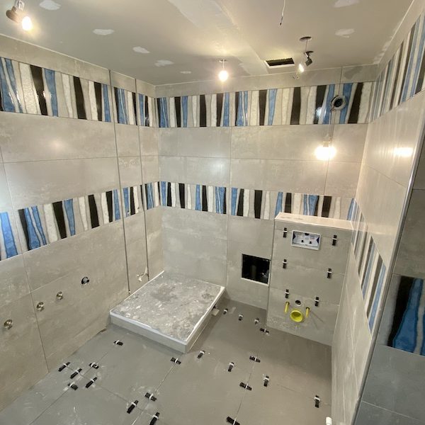 03 La salle de bain PENDANT notre intervention ! 03 La salle de bain PENDANT notre intervention !