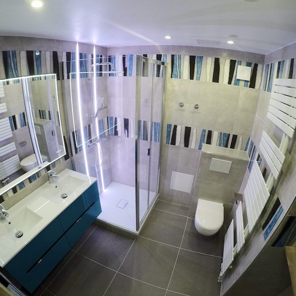 04 La salle de bain APRÈS notre intervention ! 04 La salle de bain APRÈS notre intervention !