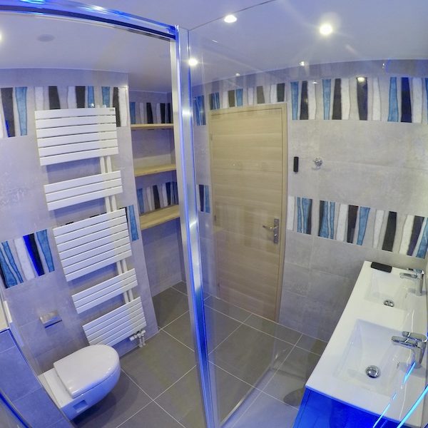 07 La salle de bain APRÈS notre intervention ! 07 La salle de bain APRÈS notre intervention !