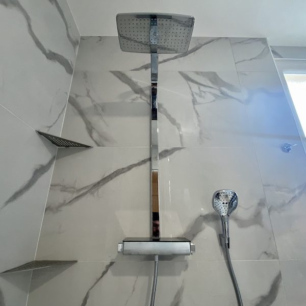 La salle de bain APRÈS notre intervention ! La salle de bain APRÈS notre intervention !