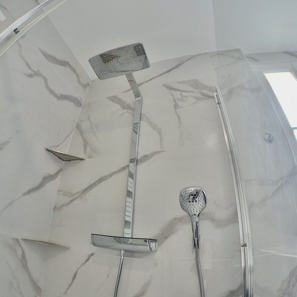 La salle de bain APRÈS notre intervention ! La salle de bain APRÈS notre intervention !