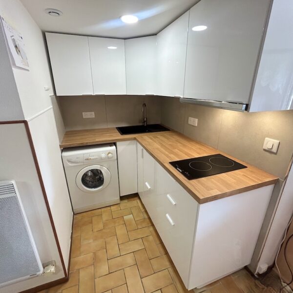 UNE CUISINE TOUTE NEUVE, FONCTIONNELLE, PRATIQUE ET DESIGN ! UNE CUISINE TOUTE NEUVE, FONCTIONNELLE, PRATIQUE ET DESIGN !